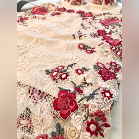 BEBE Maddie Lace Embroidered Midi Dress - Picture 6 of 11